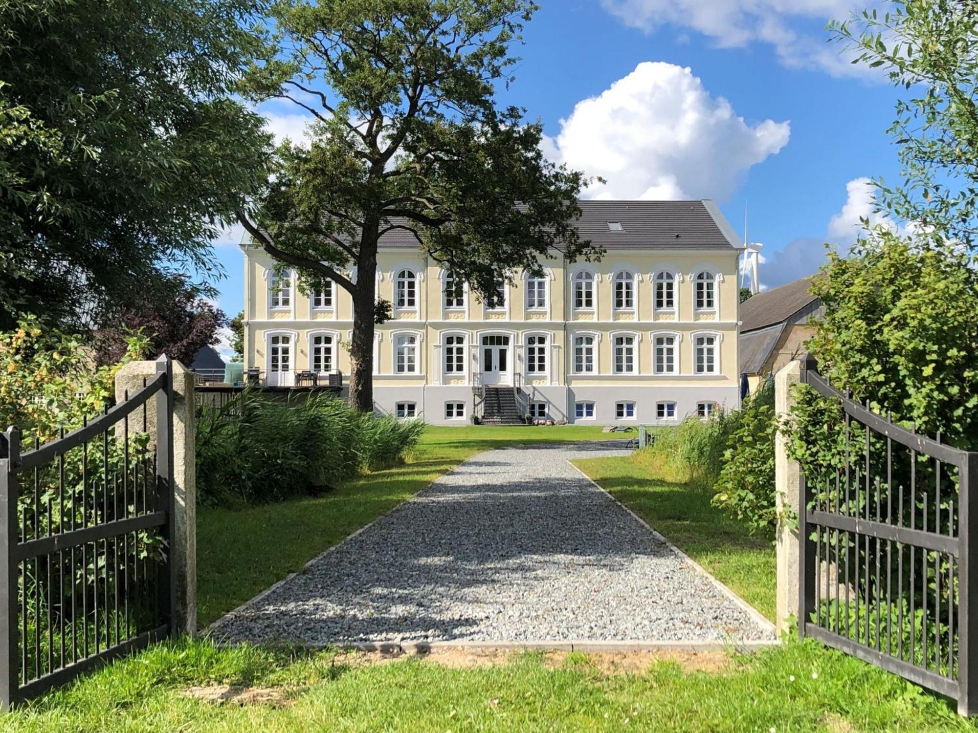 Steinberg  Ferienwohnungen Herrenhaus Gut Oestergaard מראה חיצוני תמונה